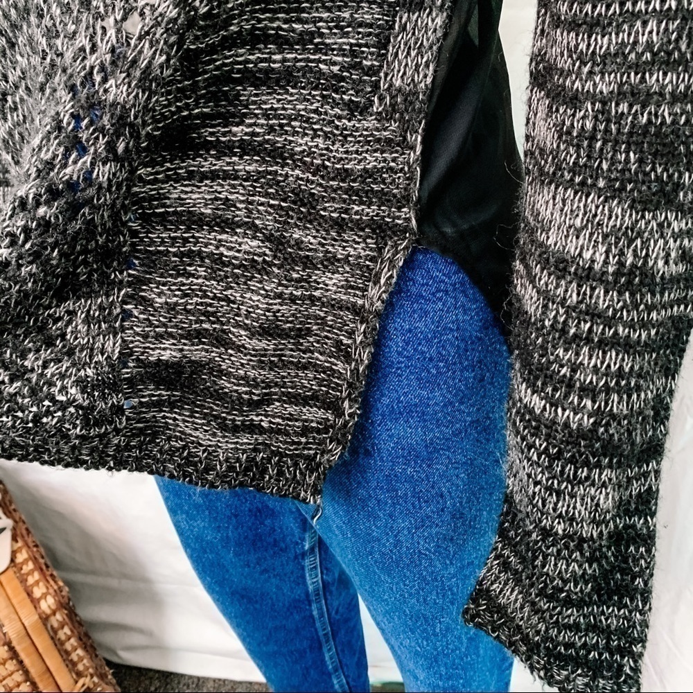 🦩2/$25 Dex / Black and White Marled Knit Sweater - Picture 4 of 9